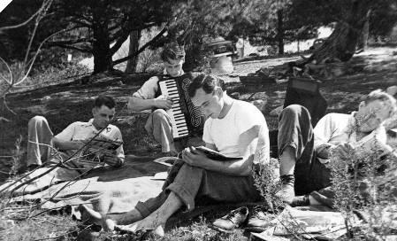 Resting time at Burrinjuck Dam. Tad is playing accordion.